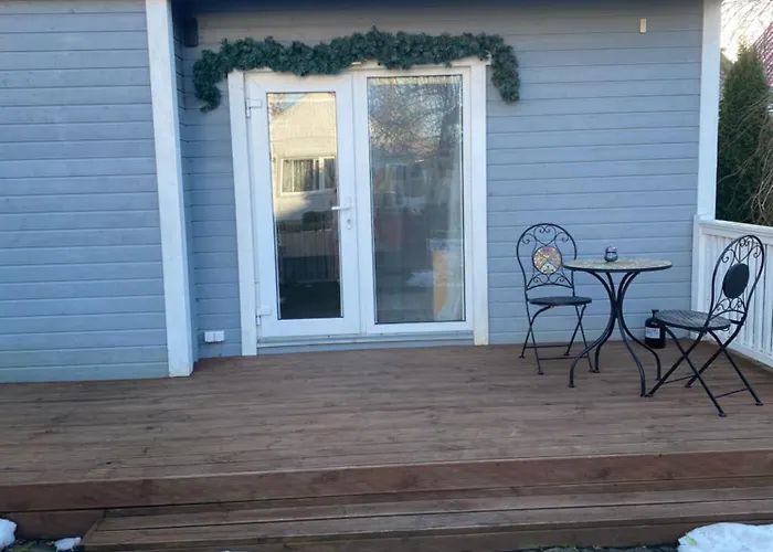 Hubane Aiamajake Saunavoimalusega Kuressaares